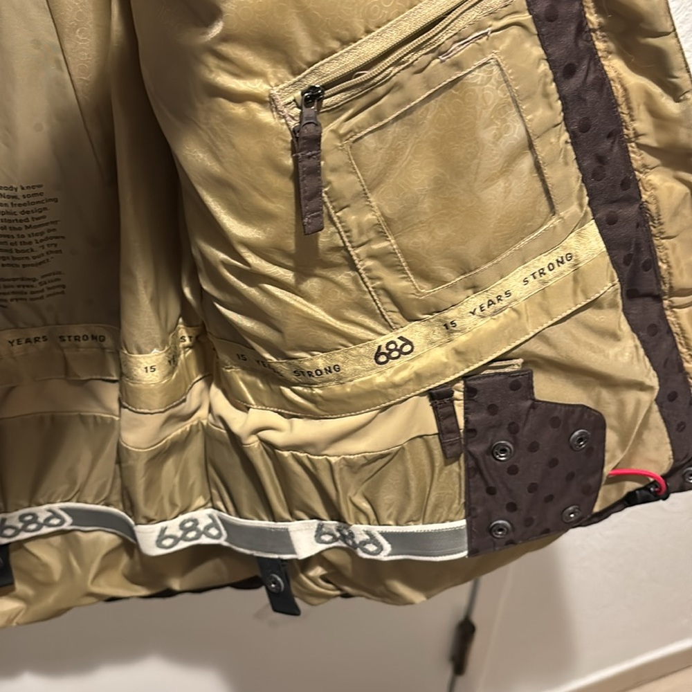 686 Snow Jacket - Picture 7 of 10